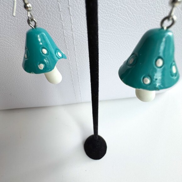 Novelty Pierced Earrings Blue and White Mushroom Plastic *read* - Picture 3 of 5